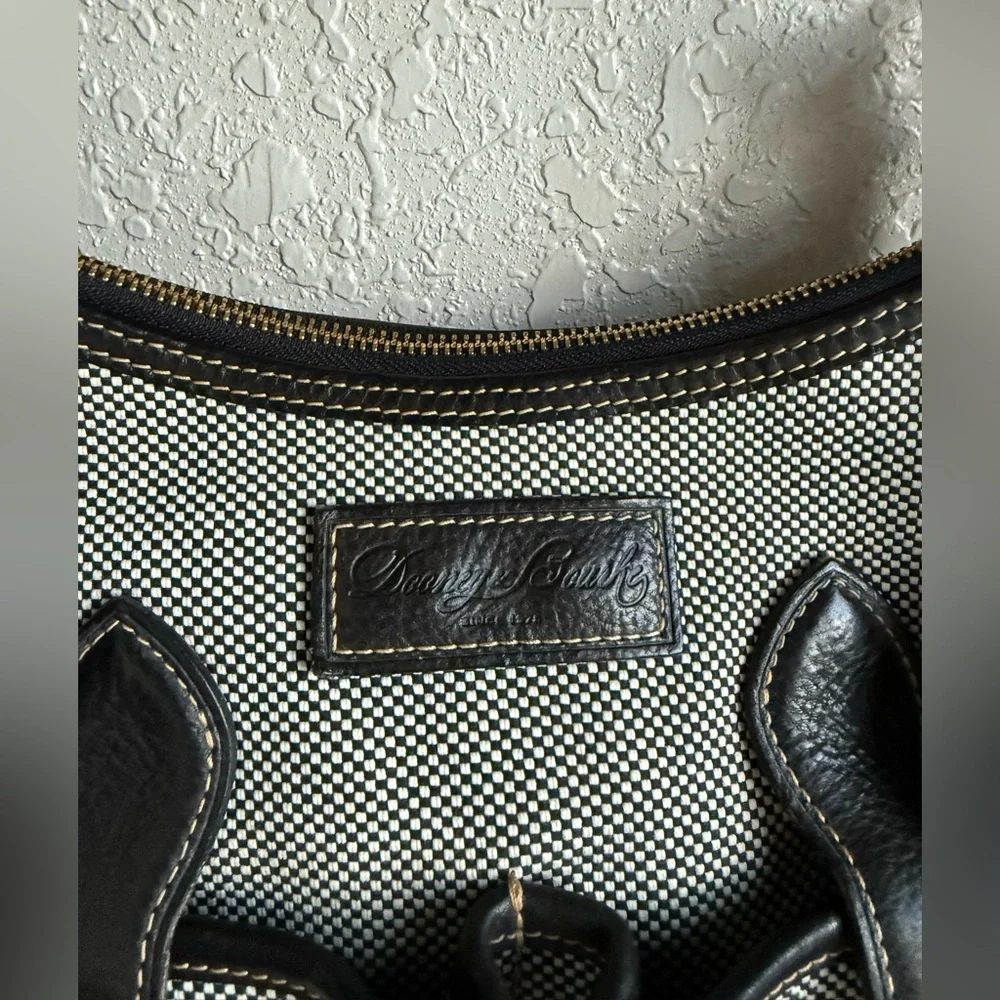 Vintage 1990s Dooney & Bourke Black and Cream Lucy Shoulder Bag - Picture 3 of 6